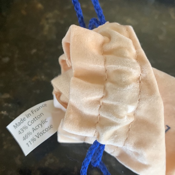 SOLD Louis Vuitton Essential “V” Earrings - Picture 9 of 11